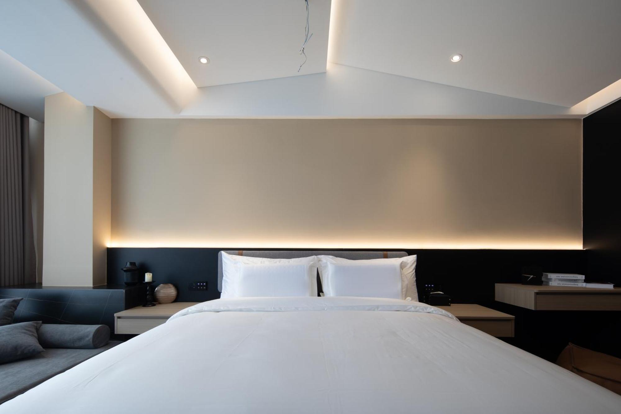 See You Soon At The Ritz Rose Summer Hotel Sanya Exterior photo